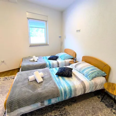 Apartment Tokis *